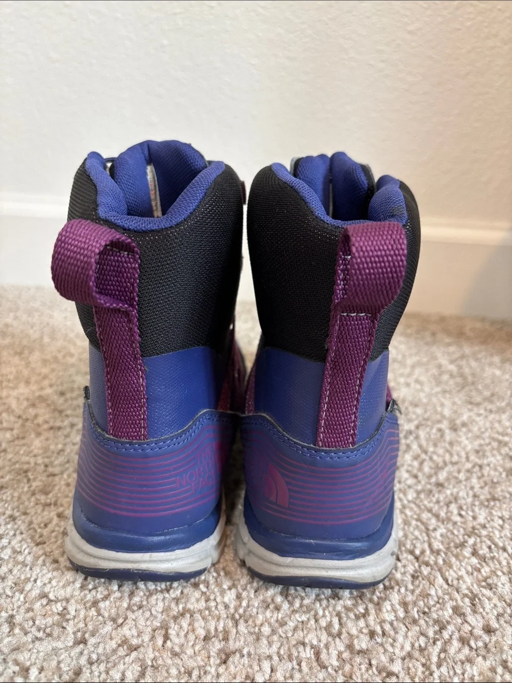 The North Face Junior Winter Sneakers Insulated Waterproof Size 1 Purple Black